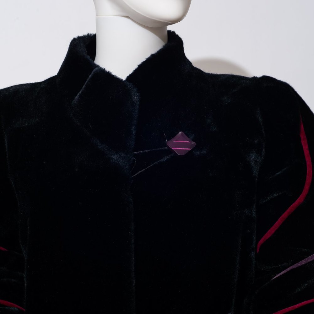 Beautiful Vintage Sasson New York Paris Faux Fur Jacket